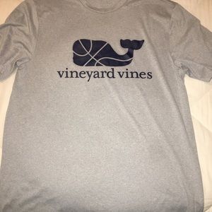 Men’s vineyard vines t shirt